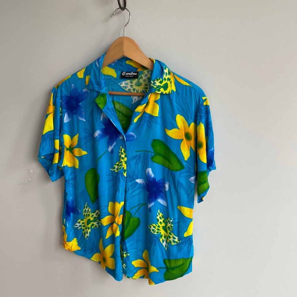 Caribou brand vintage women’s Hawaiian shirt size M